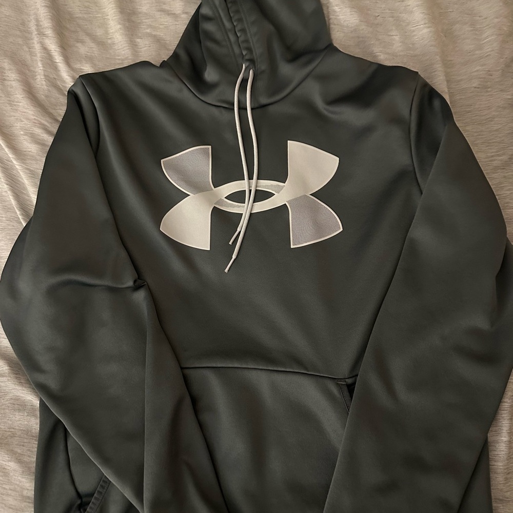 Men’s Under Armour hoodie size Medium